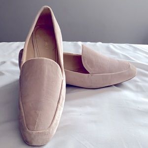 Size 10 Nine West blush pink velvet loafer